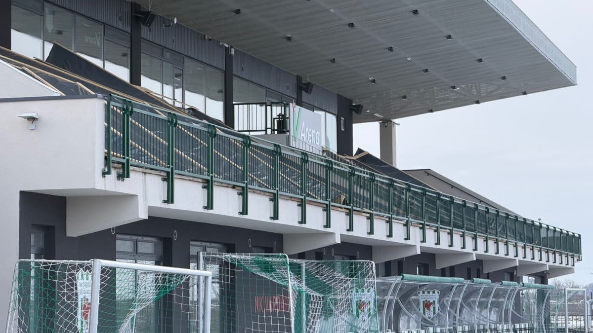 A falu, ahol mindenki befér a magyar közpénzből épült vadonatúj stadionba