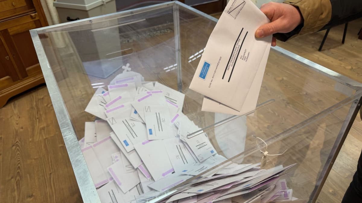 Kiskorú diákok jönnek Erdélyből a Fidesznek kopogtatni