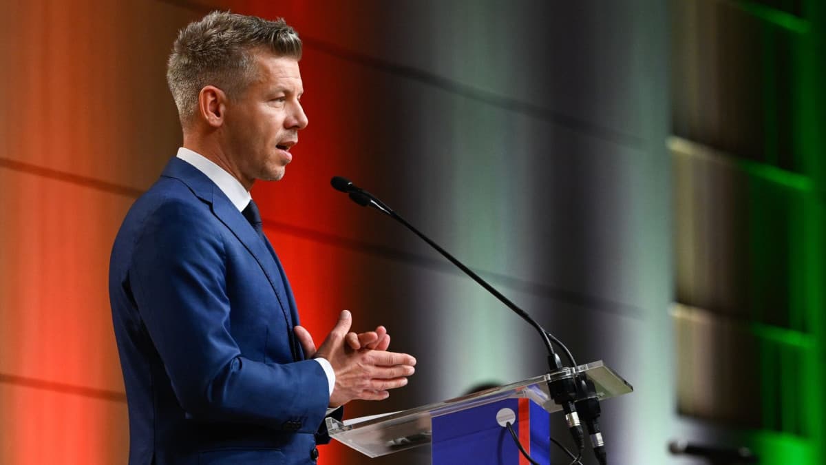 Magyar Péter: Szijjártó Péterék a szankciós anyagokhoz köthető dokumentumokat darálják le éppen