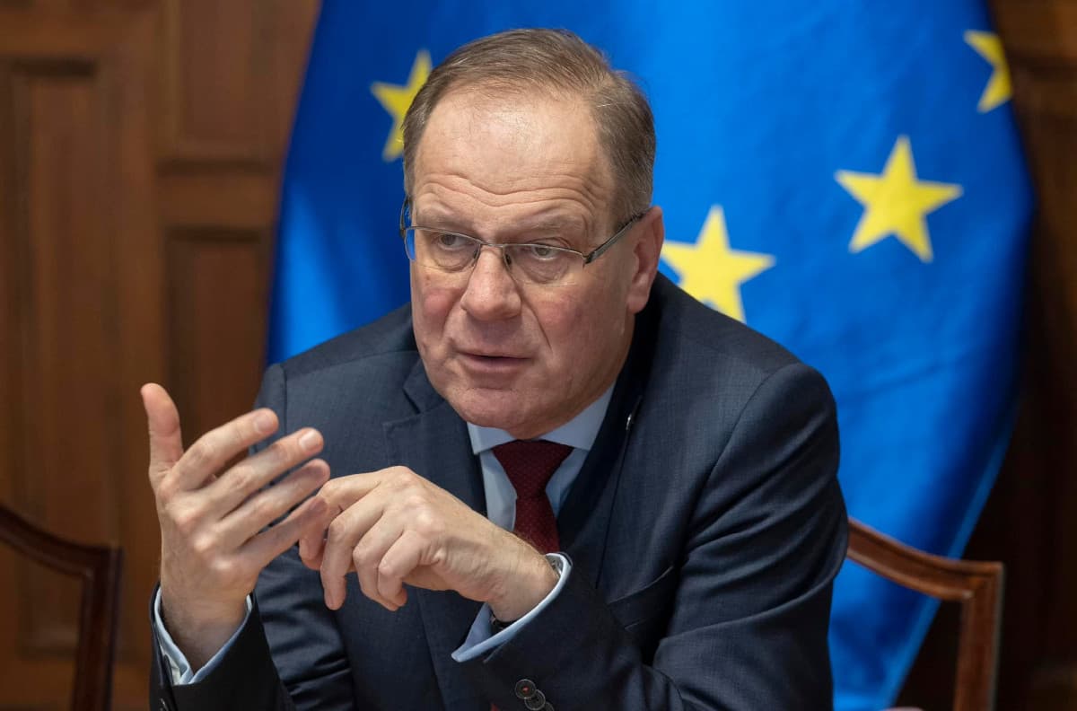 Navracsics minisztériuma azzal vág vissza, hogy a civilek nem is konzultáltak velük az önazonossági törvény születésekor