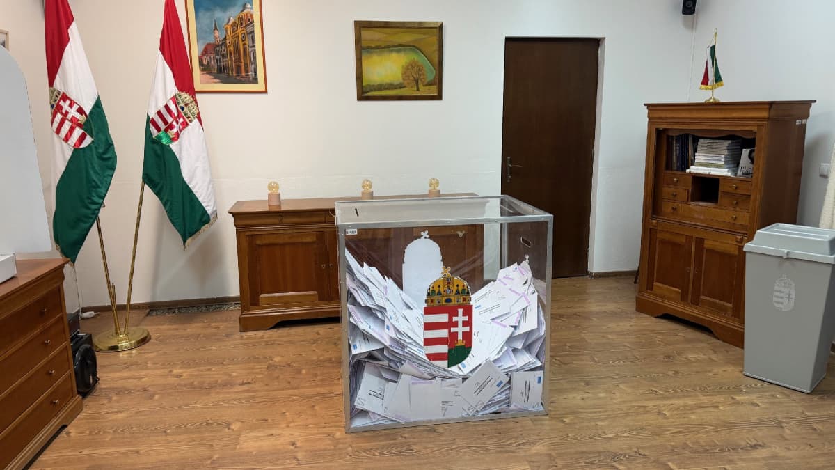 Percenként érkeznek a szavazók a kolozsvári főkonzulátusra