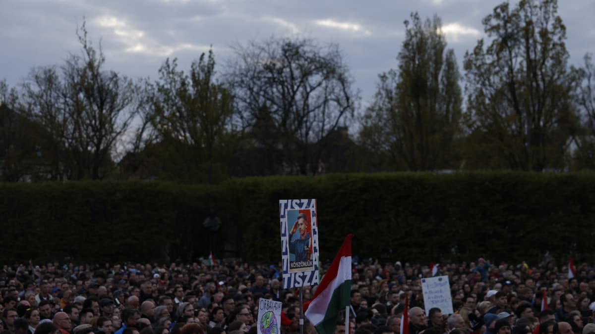 Rendszerváltó bulira hangoltak a tiszás fiatalok a debreceni kampányzárón