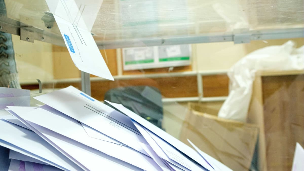 Román civil szervezet: akár 90 ezer halott is kaphat szavazási levélcsomagot Erdélyben